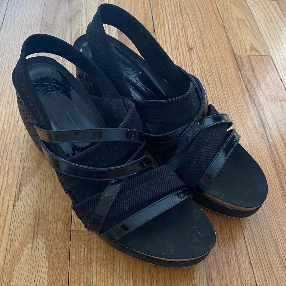 Donald Pliner scrappy sandals patent leather mesh size 9 wedge black